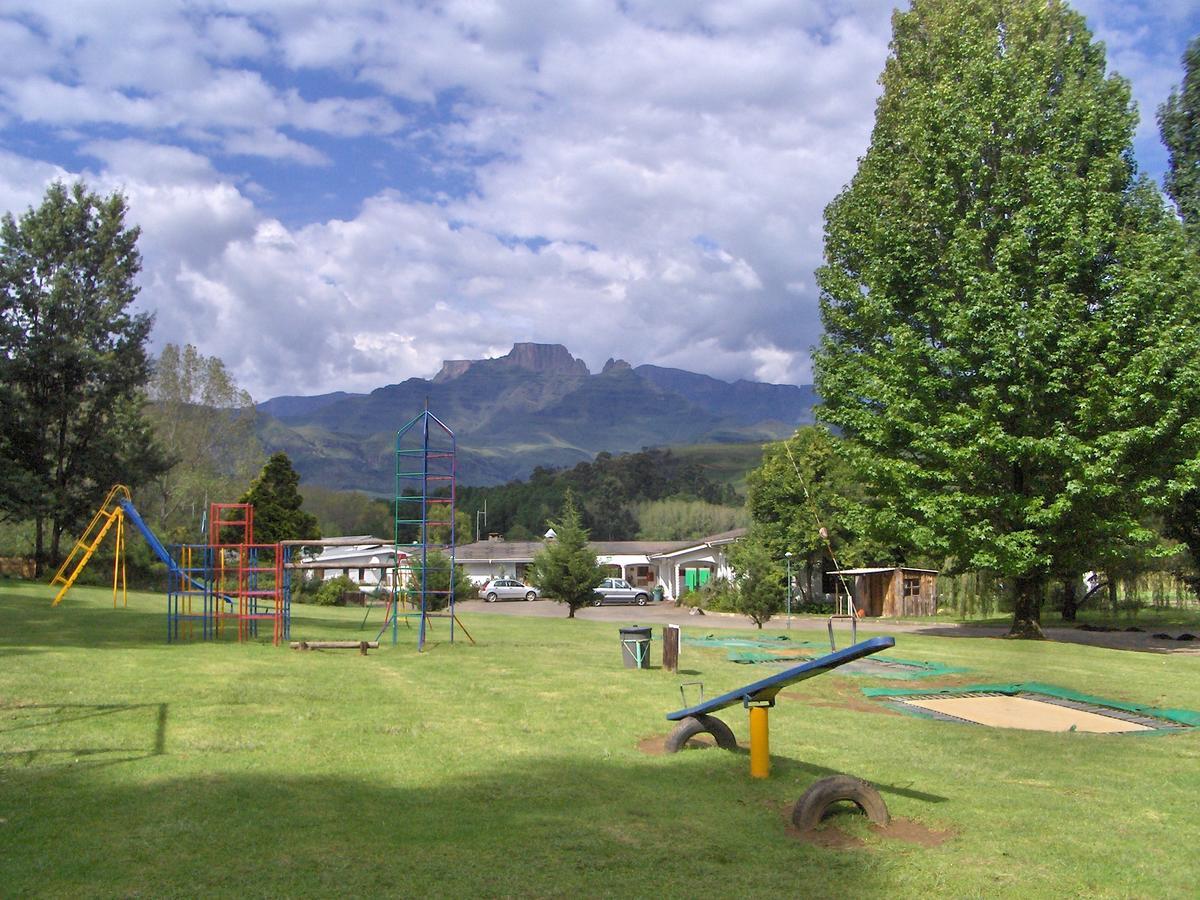 Dragon Peaks Mountain Resort Champagne Valley Exterior foto