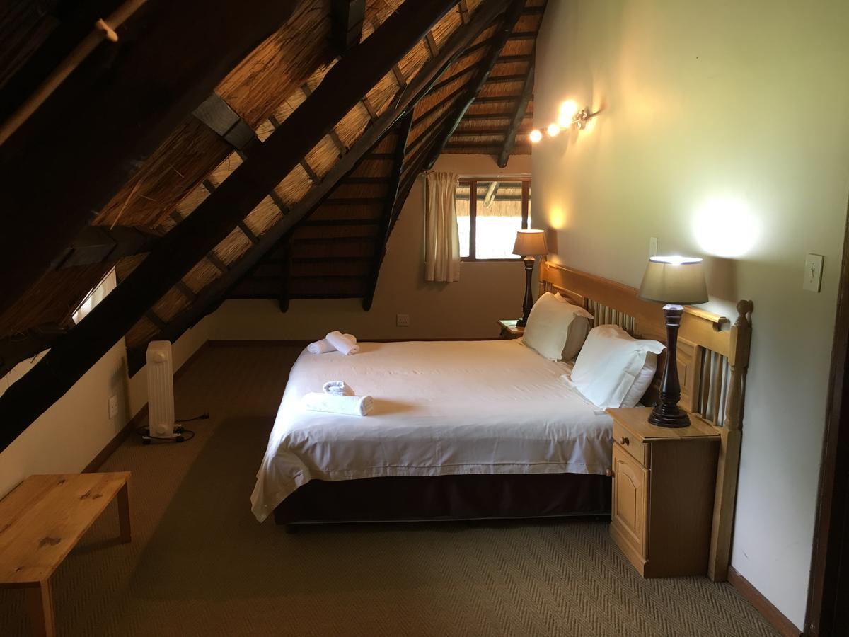 Dragon Peaks Mountain Resort Champagne Valley Exterior foto